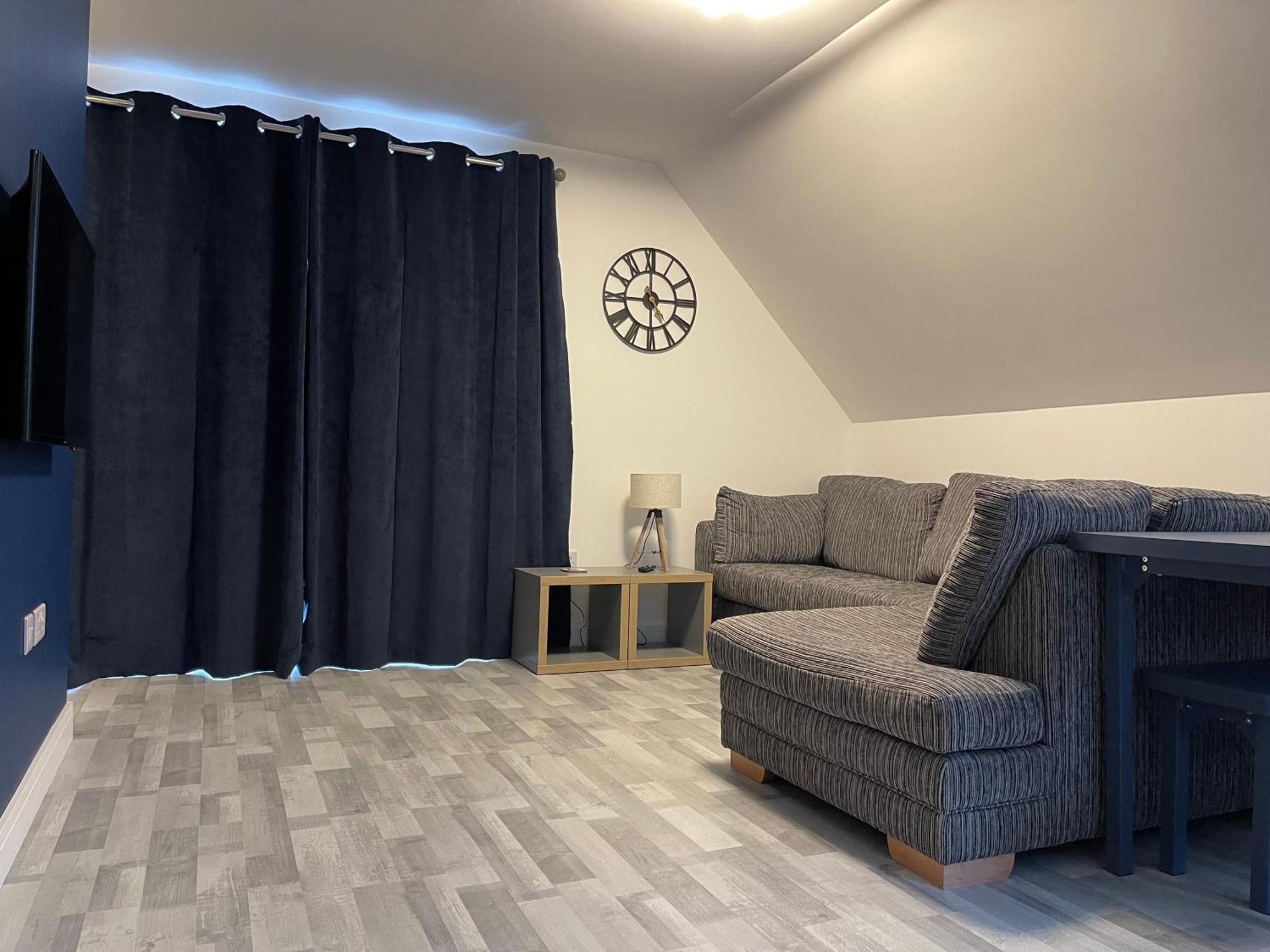 Lochside Loft - Self Catering Apartment For 2 In A Great Location For Inverness Airport And Both Cabot Highlands & Nairn Golf Courses Esterno foto