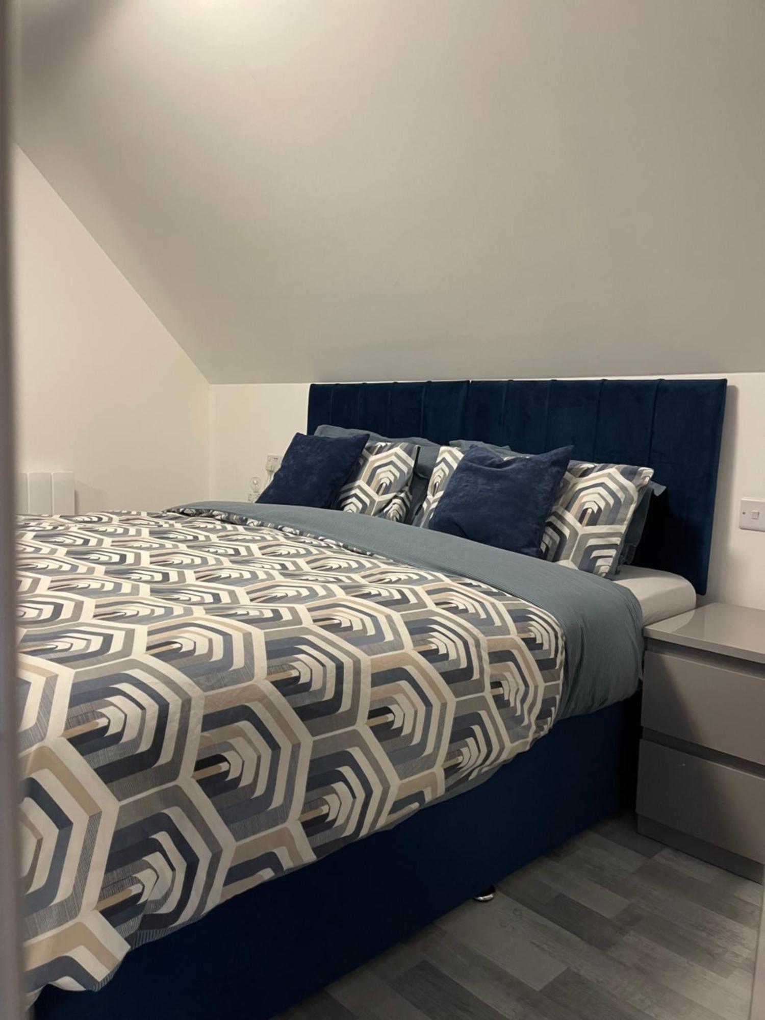 Lochside Loft - Self Catering Apartment For 2 In A Great Location For Inverness Airport And Both Cabot Highlands & Nairn Golf Courses Esterno foto